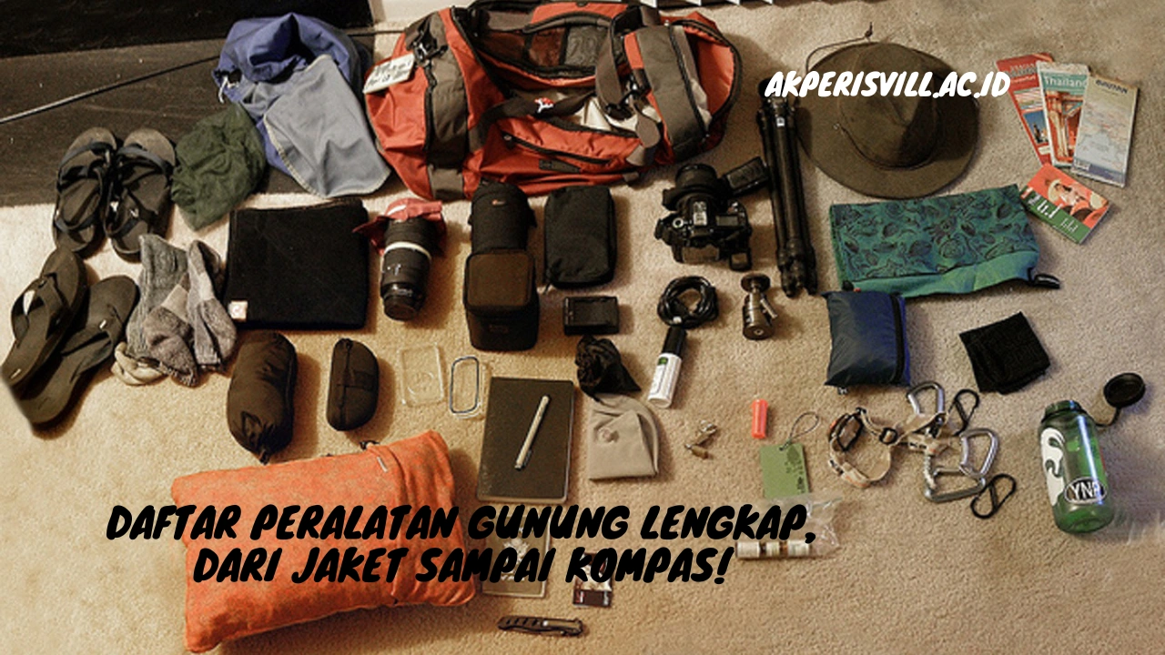 Daftar Peralatan Gunung Lengkap, dari Jaket Sampai Kompas!